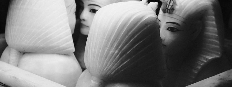 Abstract light patterns representing focus.